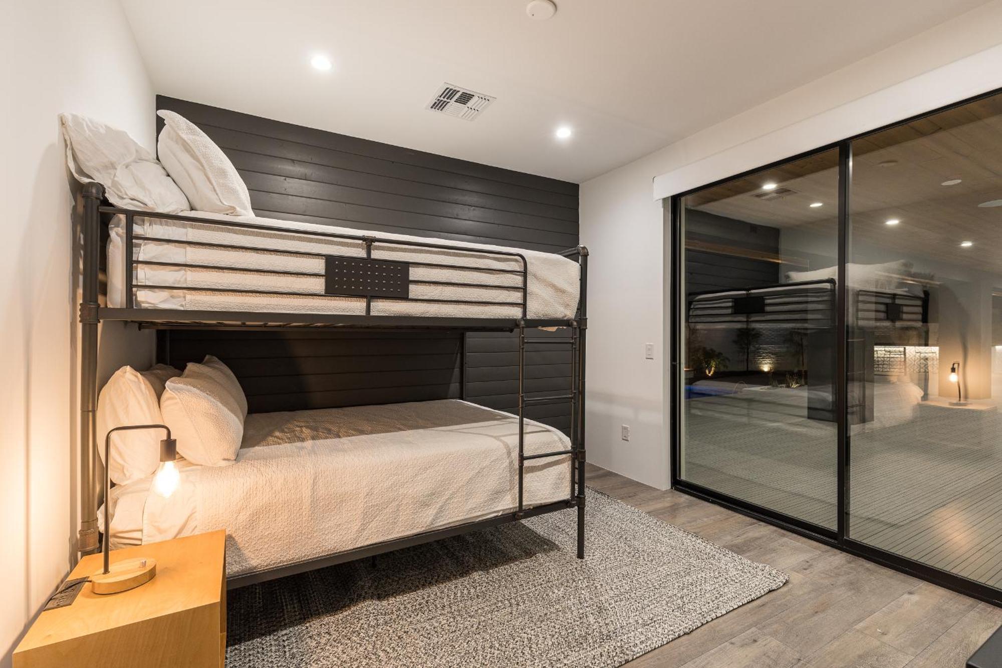 Luxury Micro-Resort, Theater, Sauna, Heated Pool Phoenix Kültér fotó